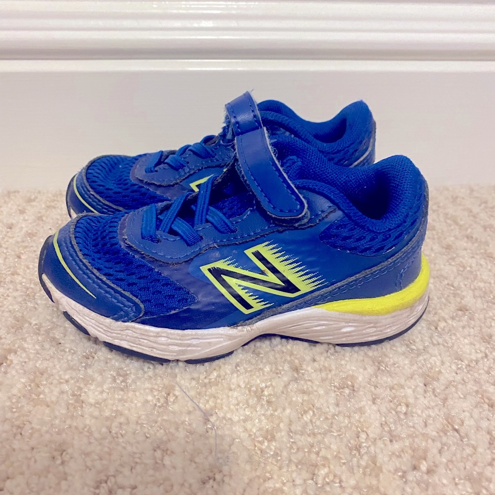 Toddler boys New Balance sneakers